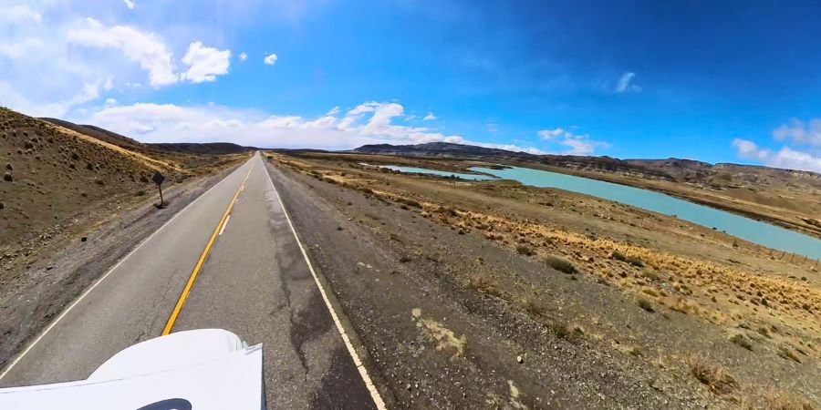 carretera de la Ruta 40 en Argentina atravesando paisajes de la Patagonia